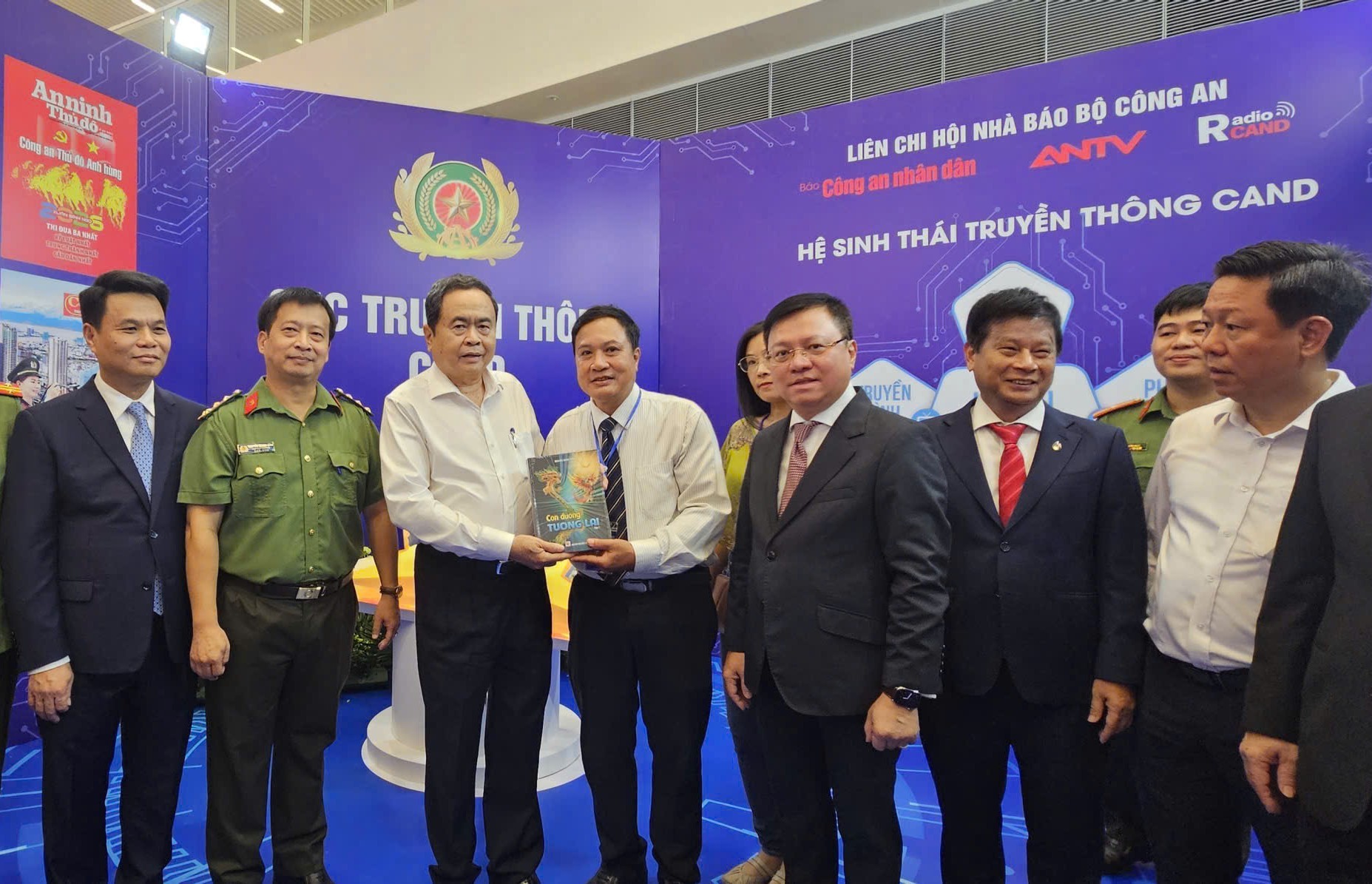 Từ “Con đường tương lai” đến mô hình kinh tế mới trong thời đại AI