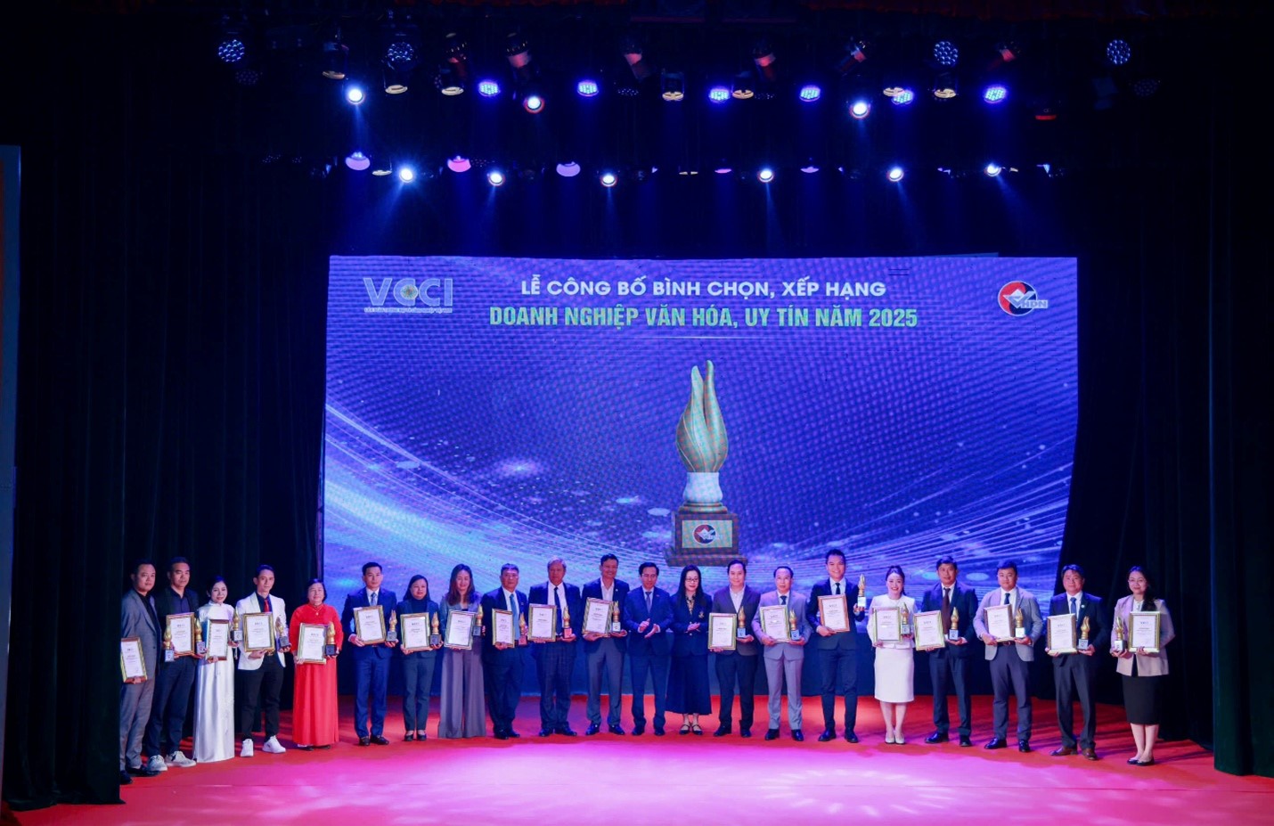 Herbalife Việt Nam được vinh danh là “Doanh Nghiệp Văn Hóa, Uy Tín” năm 2025 bởi Liên đoàn Thương mại và Công nghiệp Việt Nam