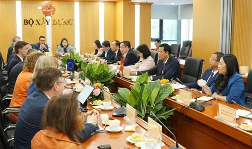 Bộ Xây dựng trao đổi với EU về tiêu chuẩn và nguồn lực cho đường sắt tốc độ cao Bắc - Nam